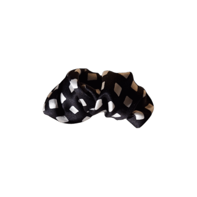 Juodas su baltais langeliais