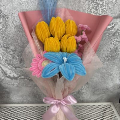 Šenilo gėlių puokštė geltonos sp. tulpės ir kt.