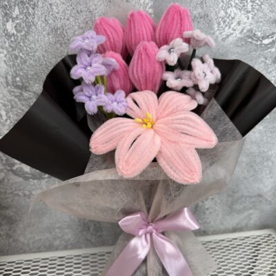 Šenilo gėlių puokštė rožinės sp. tulpės ir kt.