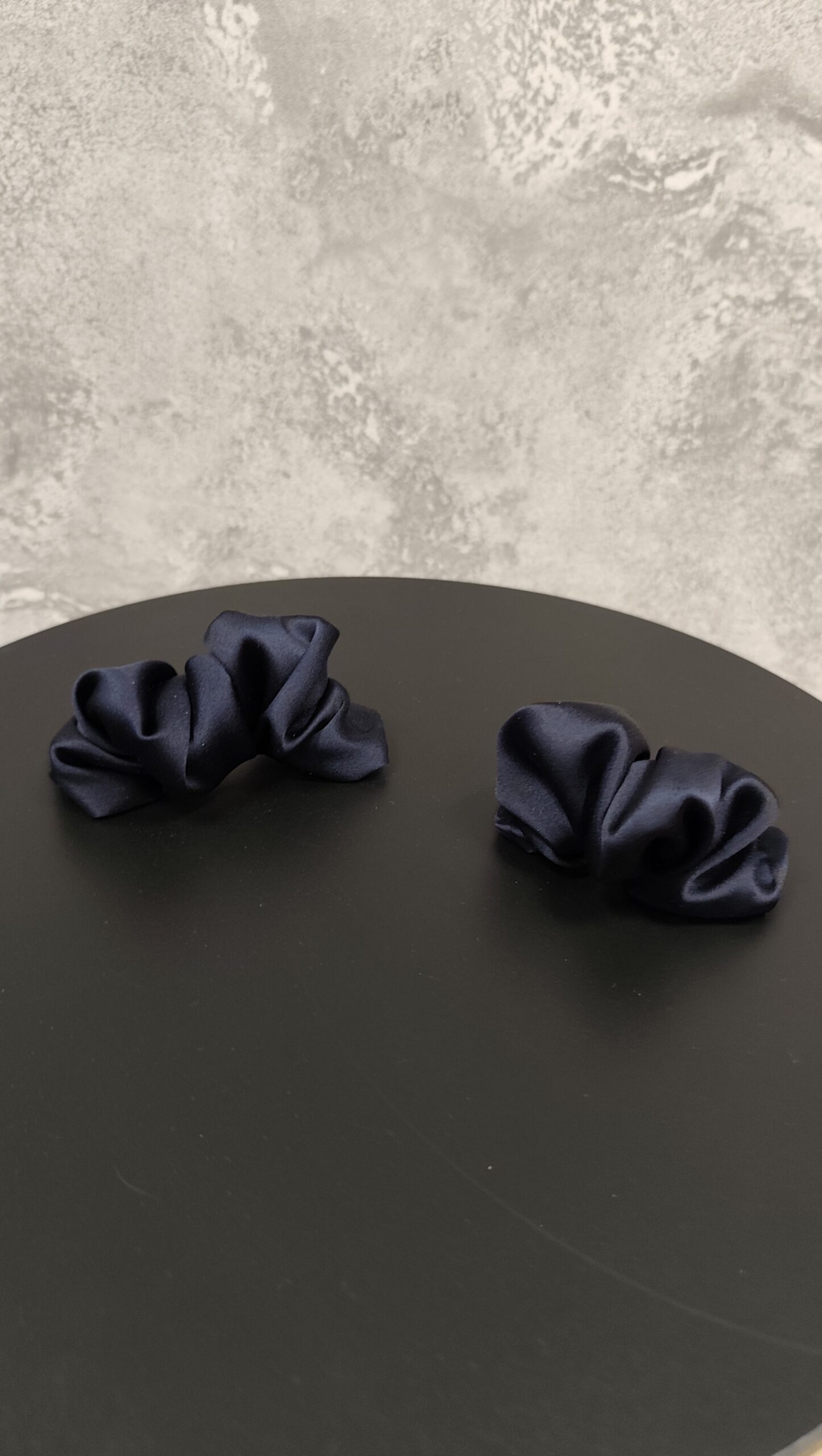 Šilko plaukų segtukas (tams. mėlynos sp.)